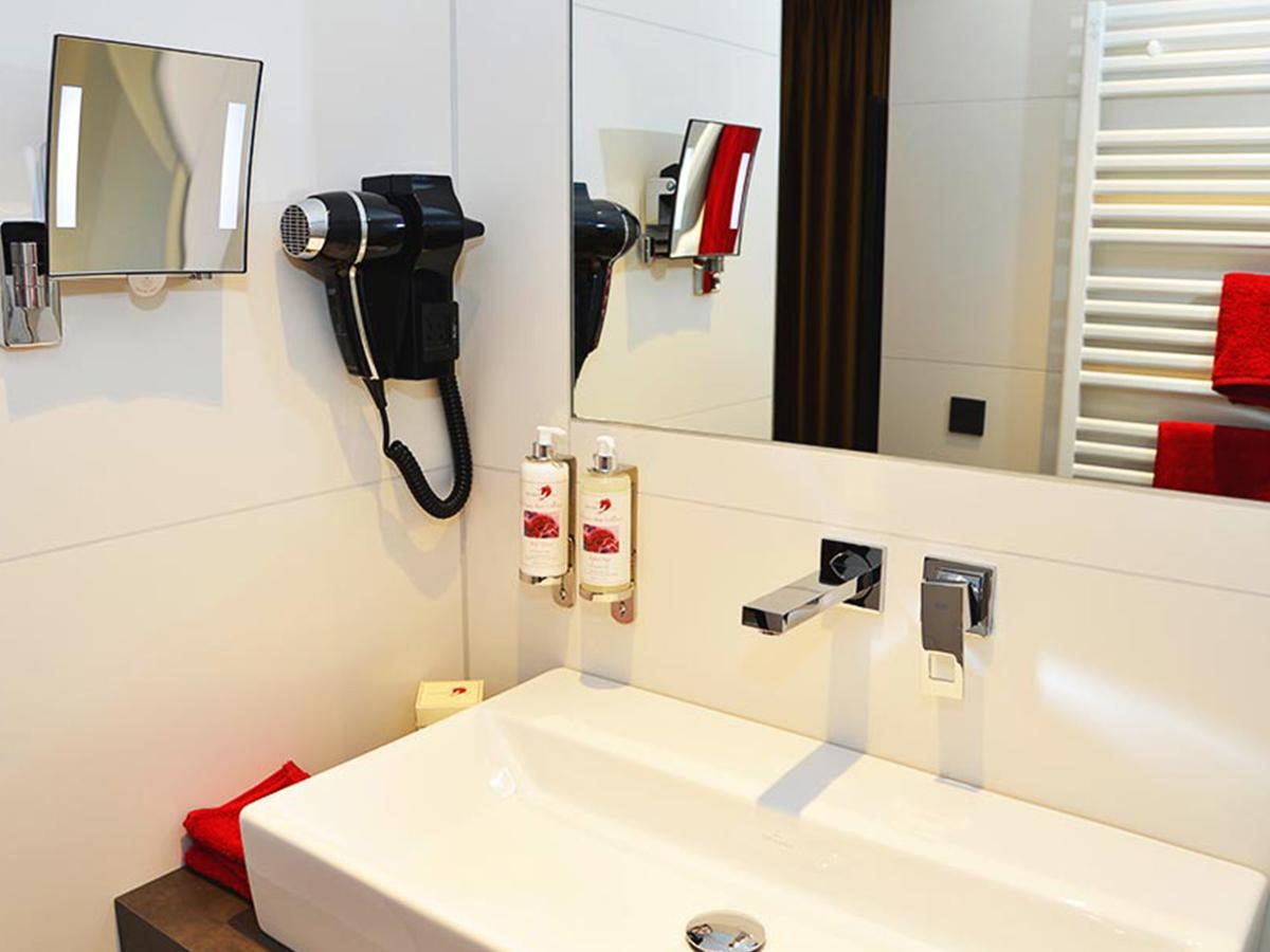 Düren - Eifel Hotel Rotes Einhorn **** מראה חיצוני תמונה